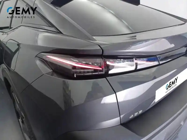 Peugeot 408 phev 225 e-eat8 — photo 18