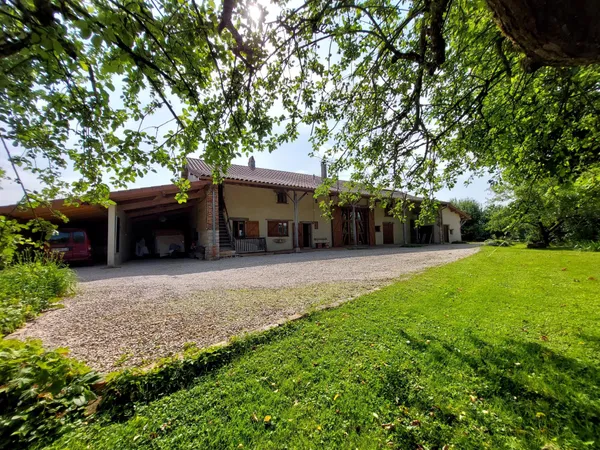 Maison sans vis à vis - secteur St Trivier de Courtes