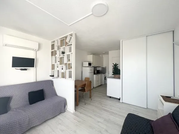 Studio meublé dans une résidence avec piscine du quartier du