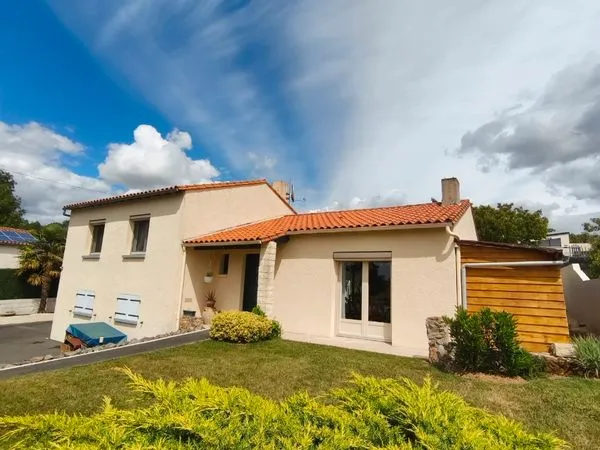 Maison rénovée 110 m² avec 4 chambres, garage et jardin sur terrain de 974 m² - Secteur la Châtaigne