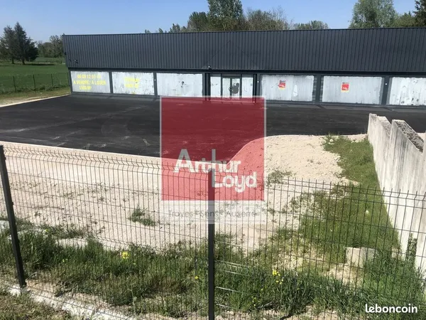 Local commercial 1500 m² MAIZIÈRES-LA-GRANDE-PAROISSE