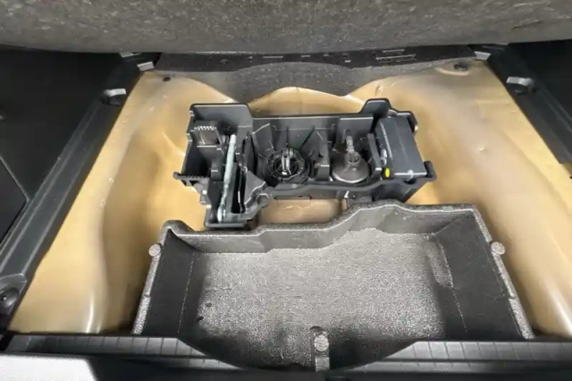 Peugeot 2008 hybrid 136 e-dcs6 — photo 32