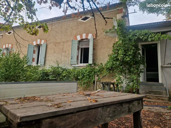 Petite ferme au coeur de 3 hectares avec dépendances