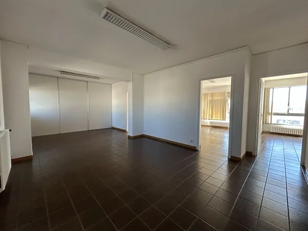 Local d'activité 4 pièces 95 m²
