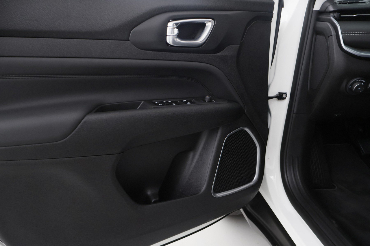 Jeep Compass — photo 16