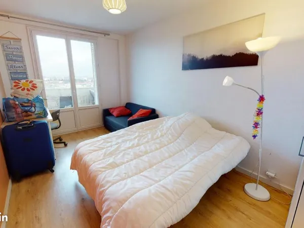 Chambre 5 pièces 70 m²