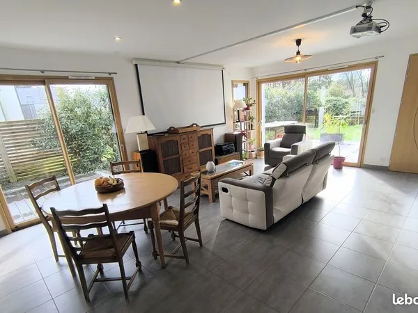 Maison contemporaine 5 pièces à Châteaubourg