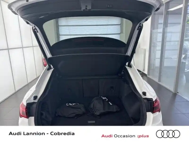 Audi Q3 sportback 45 tfsi e 245ch s line s tronic 6 — photo 9