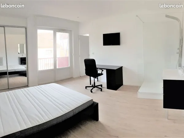 Colocation Filles / ARTEM / Dernière chambre dispo 18 m2 Douche privative