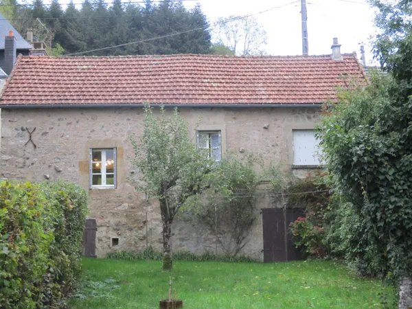 MORVAN - MAISON DE VILLAGE 4 PIÈCES AVEC GRAND TERRAIN
