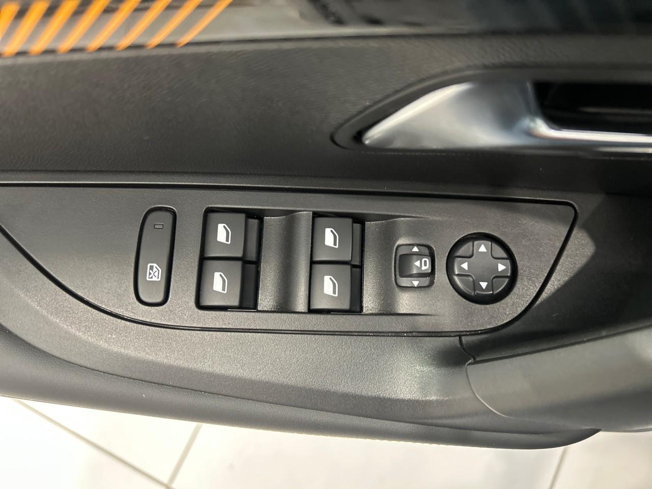 Peugeot 2008 e-2008 136ch roadtrip — photo 18