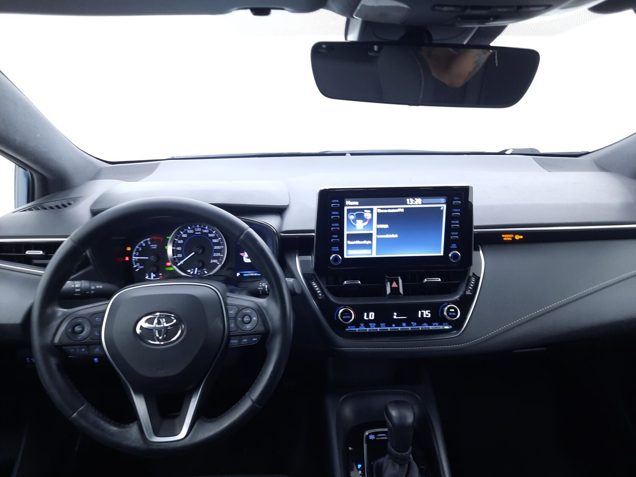 Toyota Corolla Touring Sports — photo 12