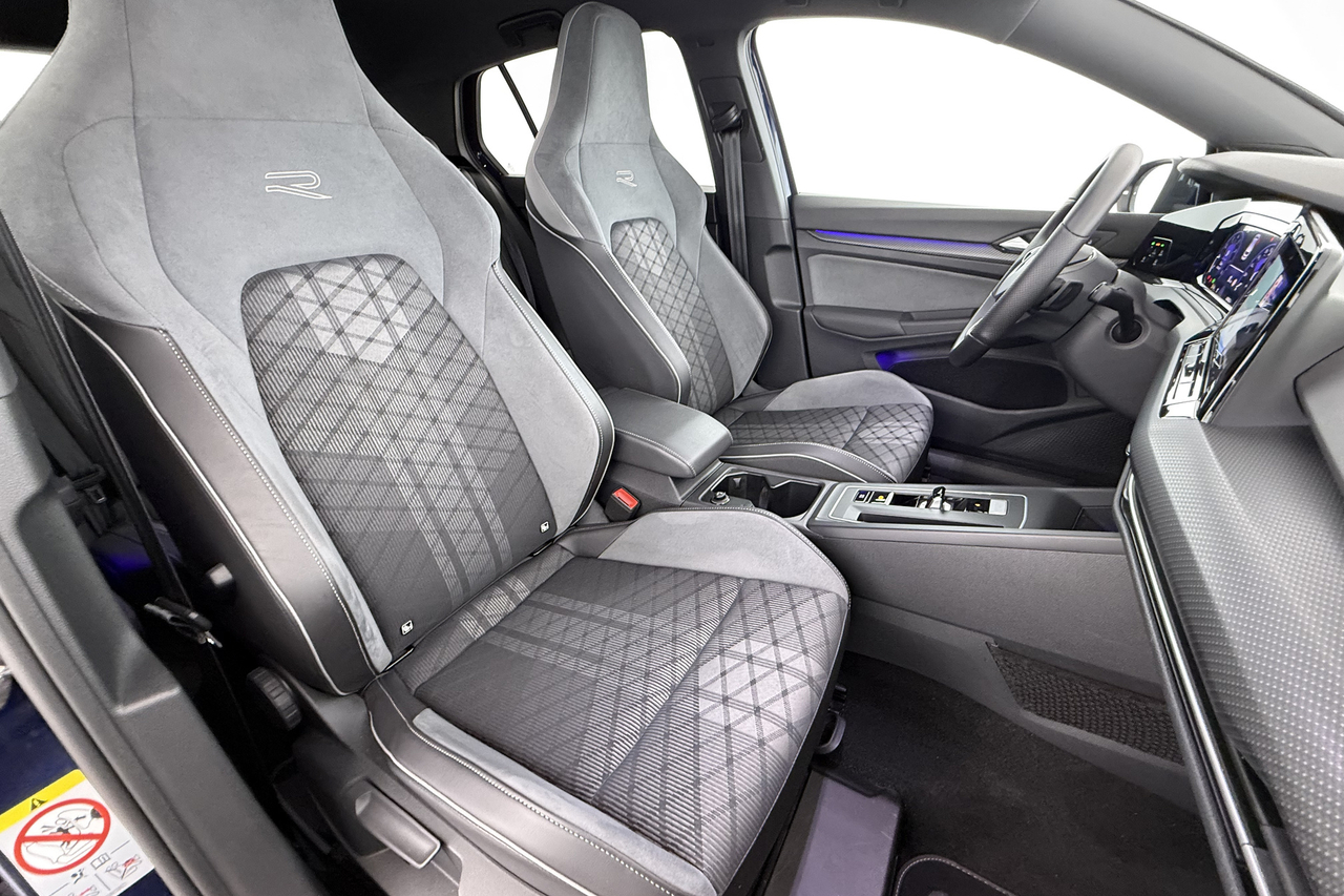 Volkswagen Golf 8 — photo 14