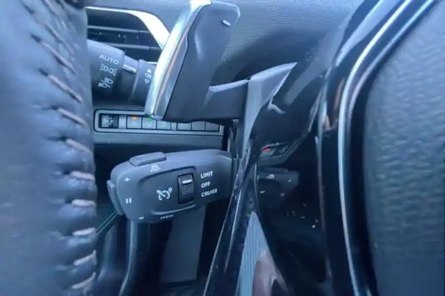 Peugeot 3008 hybrid 180 e-eat8 — photo 23