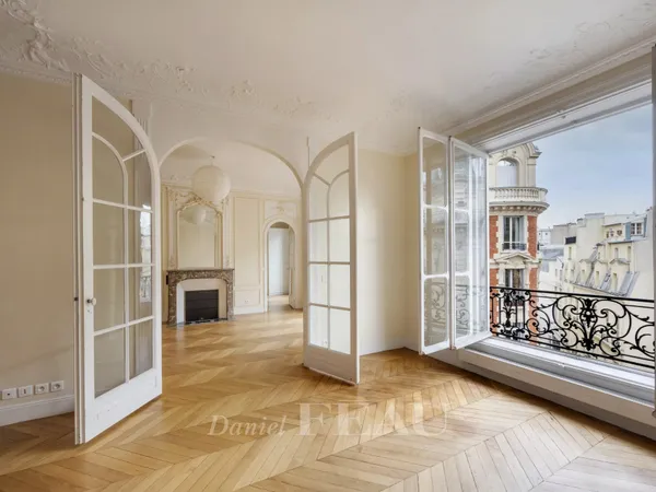 Paris 6e - rue Danton - Appartement en étage élevé