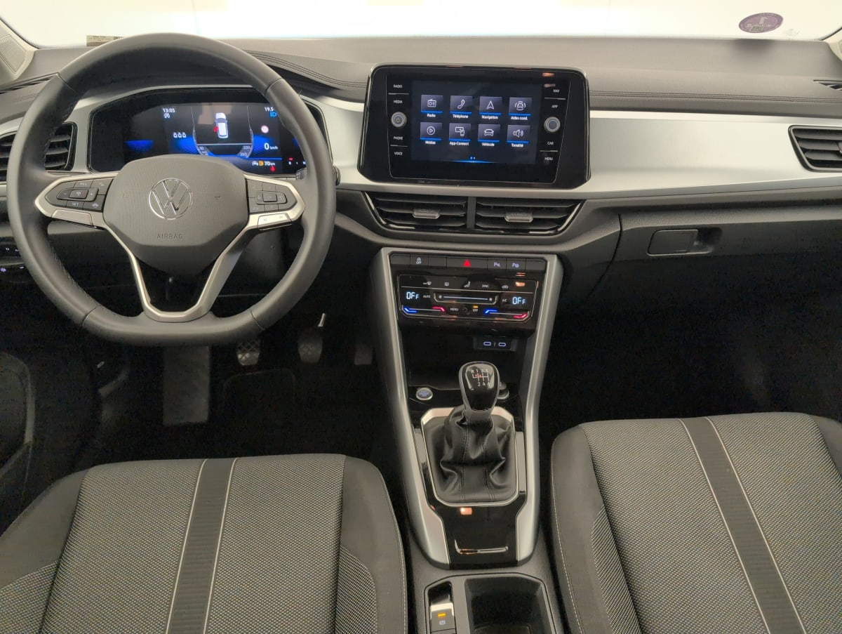 Volkswagen T-Roc — photo 13