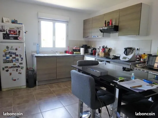 Loue grand T3 récent avec terrasse
