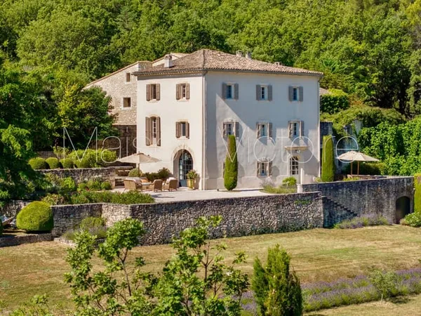 Élégante Bastide provençal avec vues panoramiques.