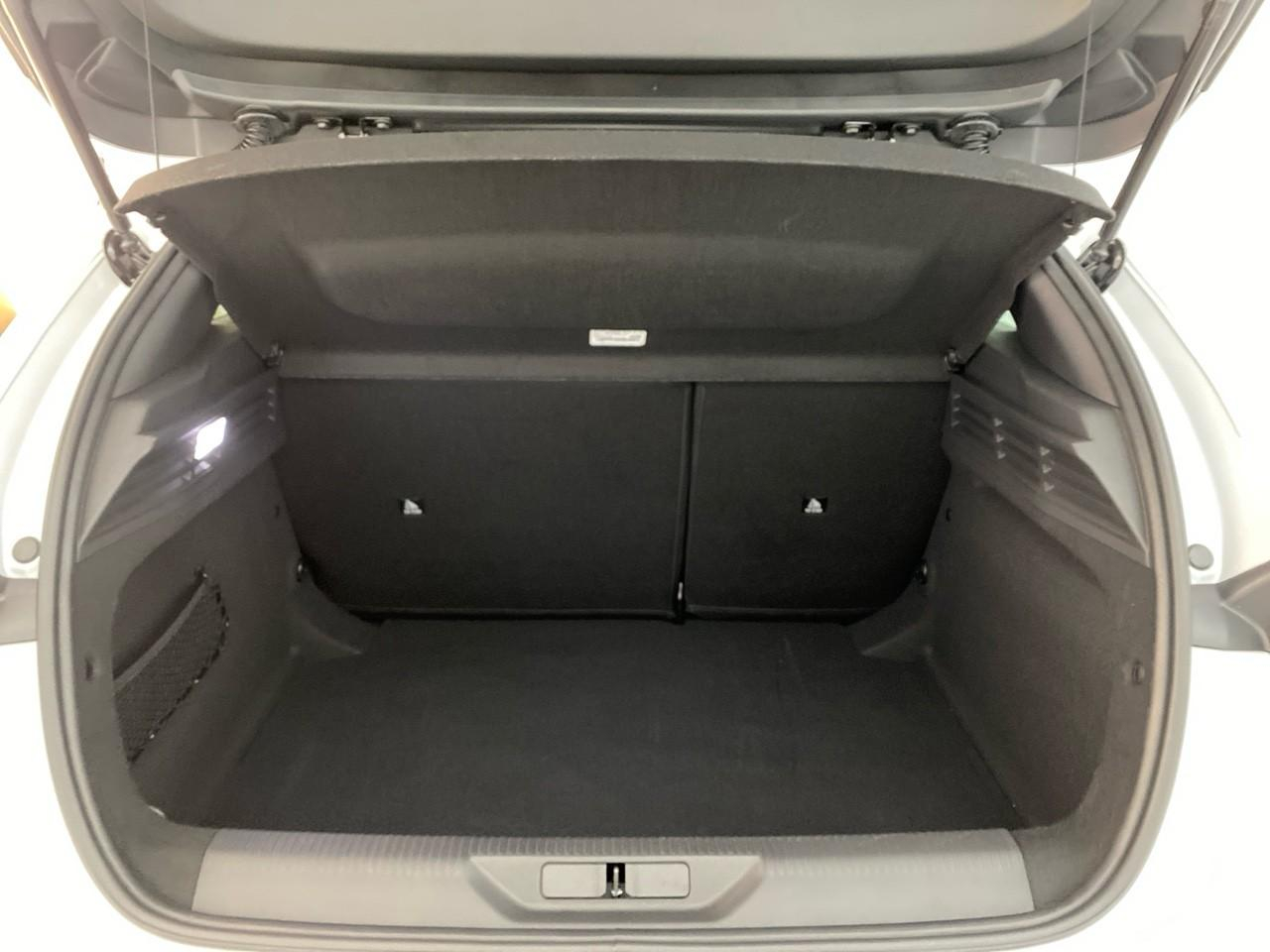 Peugeot 308 hybrid 145 e-dcs6 allure — photo 6