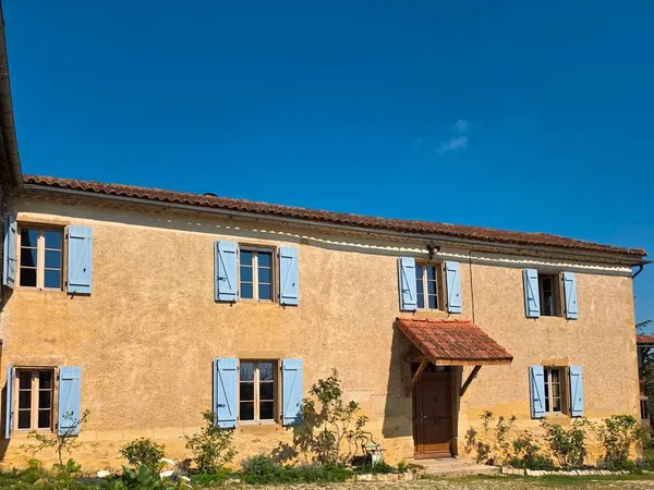 Maison gasconne et environ 1000m² de dépendances