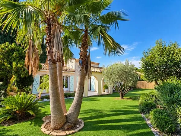 VALESCURE VILLA AU SEIN D'UN DOMAINE SÉCURISÉ AVEC PISCINE