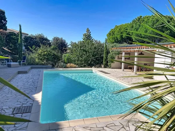 BELLE VILLA DE PLAIN-PIED AVEC VUE PANORAMIQUE, CÉRET