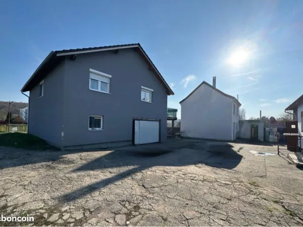 Lot de trois maisons avec Garage et grand terrain