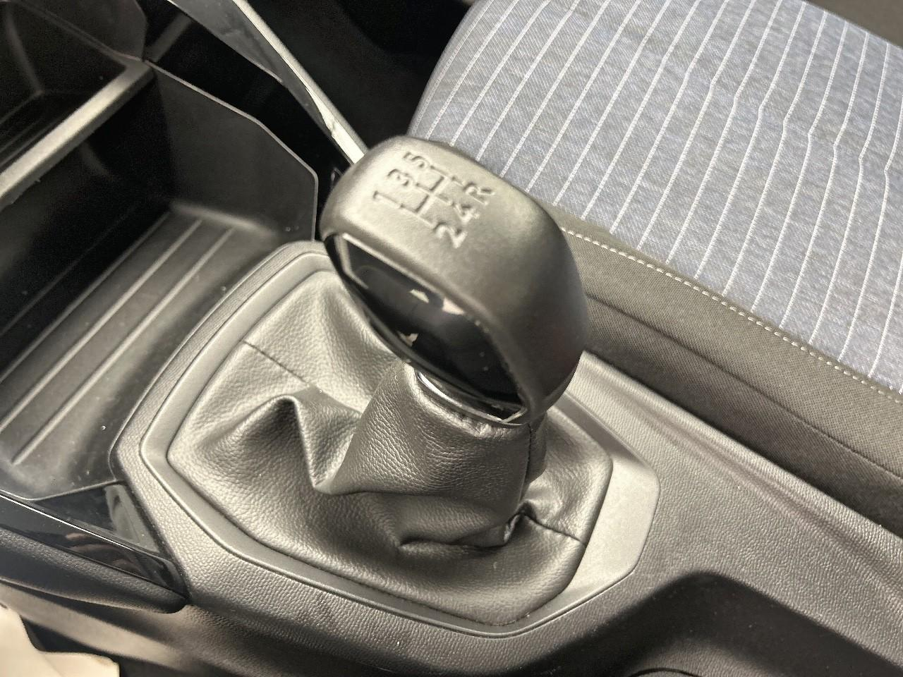 Peugeot 208 puretech 75 s&s bvm5 like — photo 17