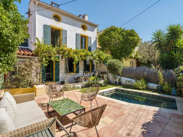VALBOURDIN - MAISON DE CHARME 120 M2 AVEC VUE ET MER ET PISC