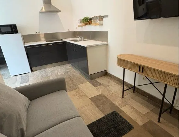 À LOUER - T2 MEUBLÉ RÉNOVÉ DE 27 m² - CENTRE-VILLE DE BÉTHUNE
