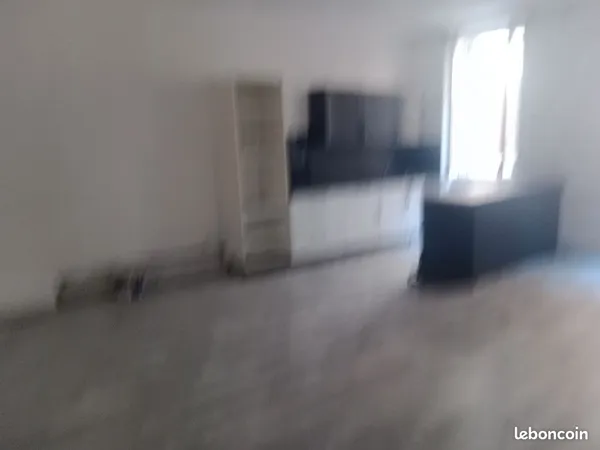 Appartement t2 centre historique Ollioules premier étage location directe pas de frais d'agence (age