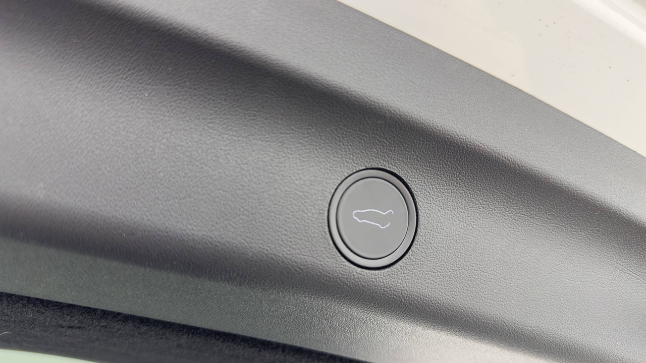 Tesla MODEL Y RWD — photo 29