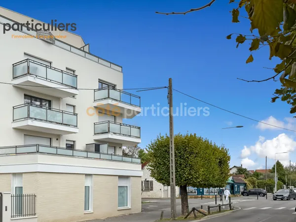 3 PIECES AVEC GRAND BALCON DANS IMMEUBLE DE 2025