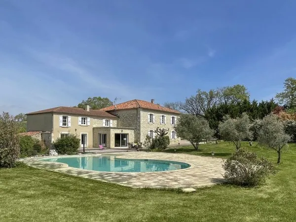 Maison 11 pièces 356 m²