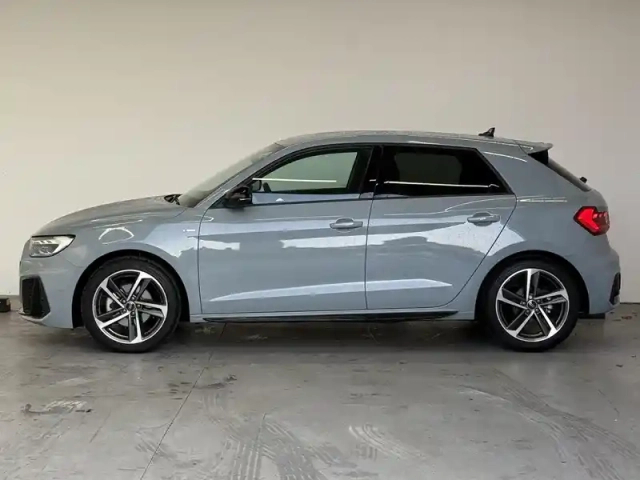 Audi A1 sportback 35 tfsi 150 ch s tronic 7 — photo 2