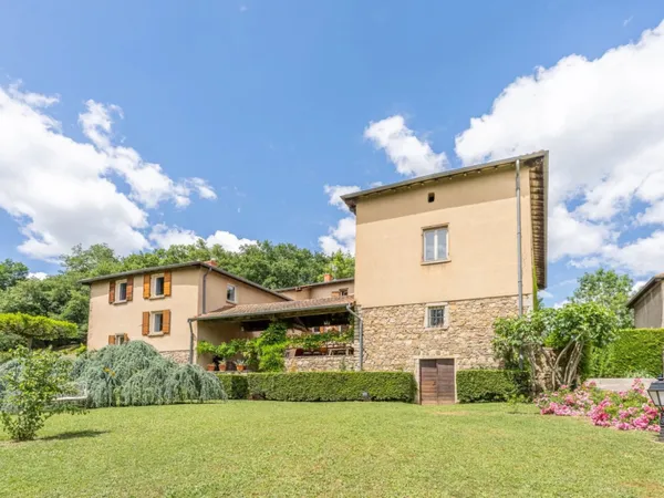CHAPONOST - Propriété de caractère en pierre - 408 m² habitables
