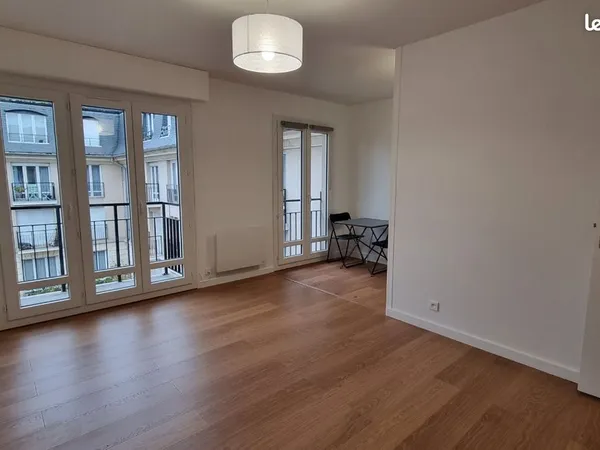 Studio refait a neuf avec balcon