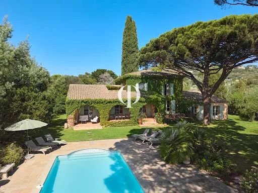 Villa 7 pièces 300 m²