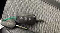 Peugeot 2008 1.2 Hybrid 110ch Allure e-DCS6 — photo 16