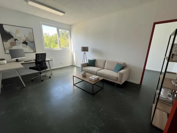BUREAU 32 M², 2 PIECES AVEC 2 PARKINGS