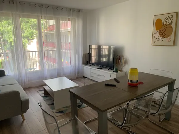 Reste une chambre dans une colocation de 3 chambres à Rennes