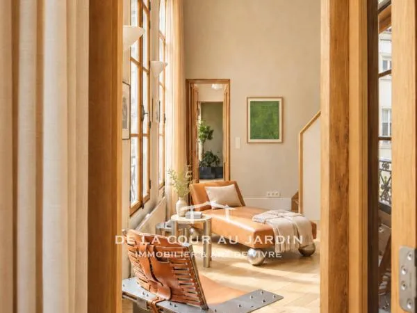 Duplex singulier et lumineux dans le quartier de la porte Saint Martin