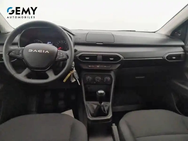Dacia Sandero sce 65 — photo 8