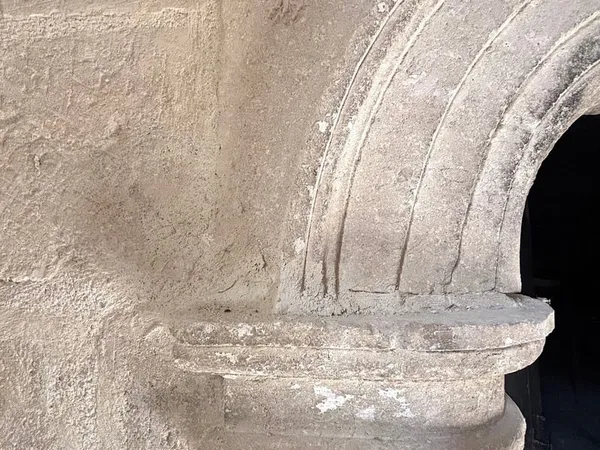 A 20 min. d'Avignon TGV, dans le centre historique d'un village gardois, un ensemble immobilier d'ép