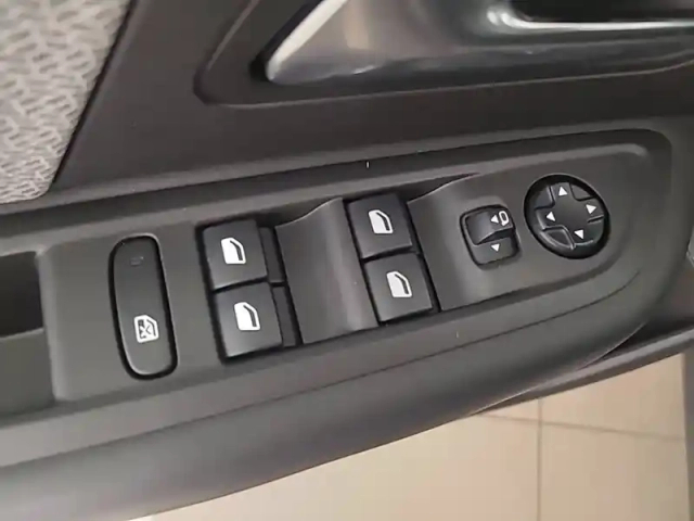 Citroën C4 e- 136 ch automatique — photo 48