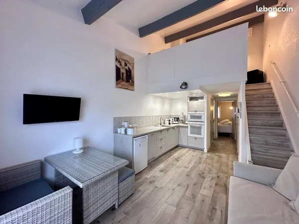 Superbe T2 avec Mezzanine Rénové - Quartier du Golf, résidence avec Piscine et Accès Indépendant