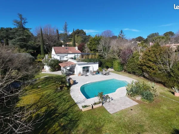 Propriété 8 pièces 224 m²