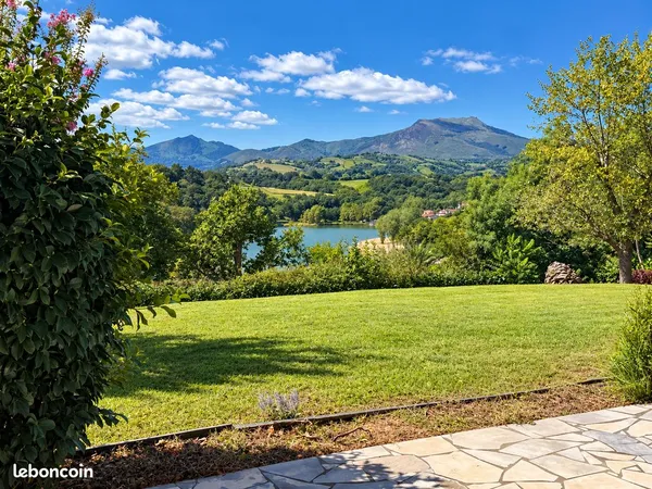 Vue exceptionnelle sur le lac et les montagnes - Maison de 158 m² - Saint-Pée-sur-Nivelle