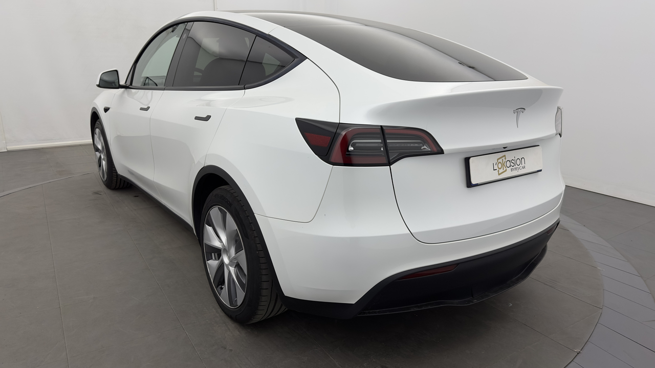 Tesla MODEL Y Standard RWD — photo 3