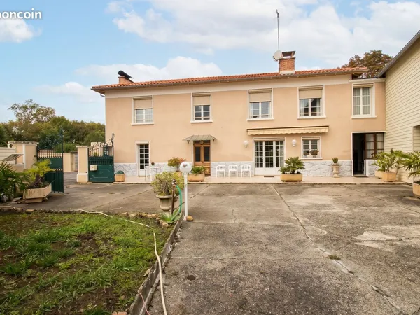 Artigueloutan (Pau) : Béarnaise 158 m² + 350 m² de Dépendances sur 1 114 m²